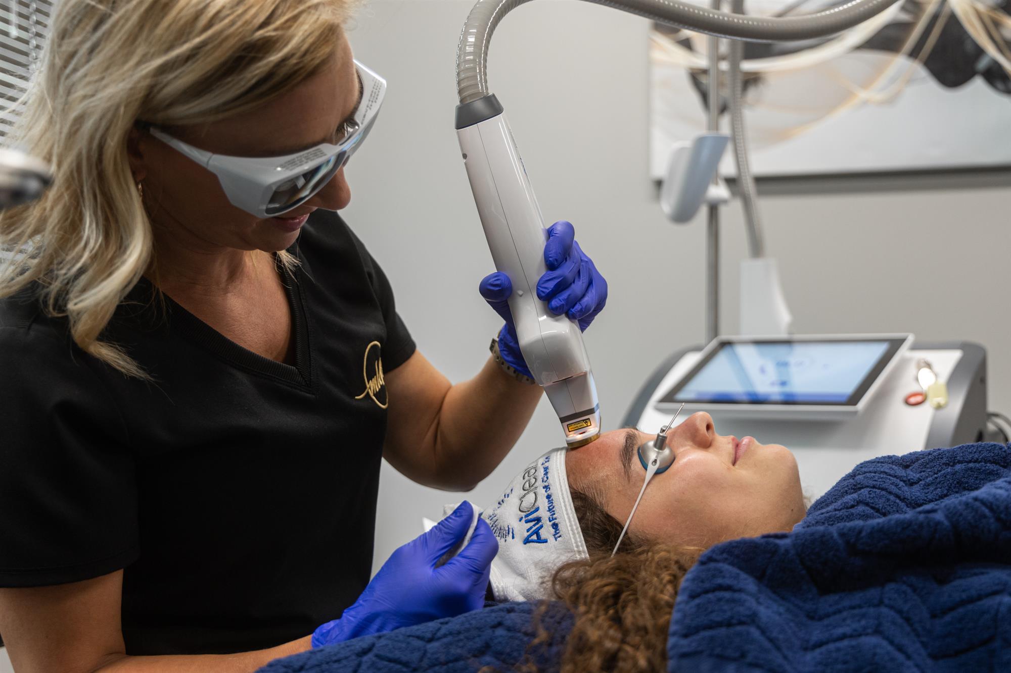 Is AviClear Better Than Accutane? Comparing Two Popular Acne Treatments